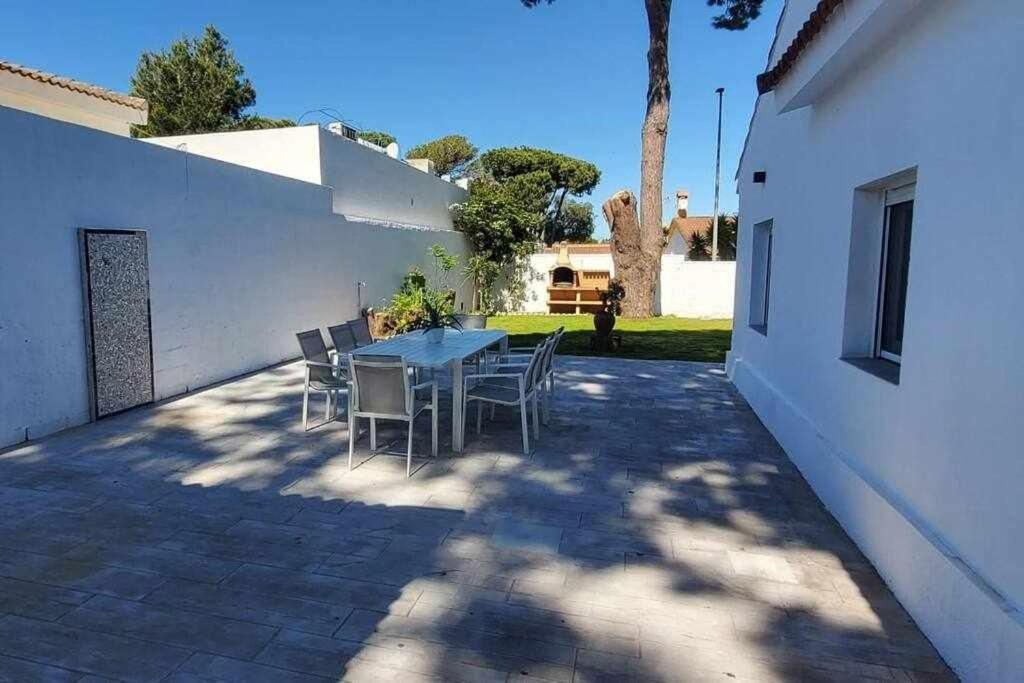 Villa Yoli 26 Con Piscina Y Jardin Cerca De La Playa Chiclana de la Frontera Exterior photo